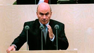 Foto: Jörg Schönbohm am Rednerpult Foto: Jörg Schönbohm am Rednerpult