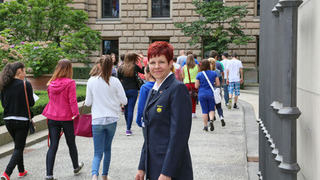 Foto: Diana Mattig beim Empfang einer Besuchergruppe Foto: Diana Mattig beim Empfang einer Besuchergruppe