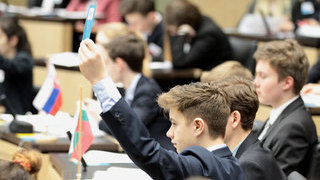 Foto: Jugendliche im Plenarsaal Foto: Jugendliche im Plenarsaal