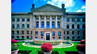 Foto: Eingangsbereich des Bundesratsgebäudes mit Springbrunnen Foto: Eingangsbereich des Bundesratsgebäudes mit Springbrunnen